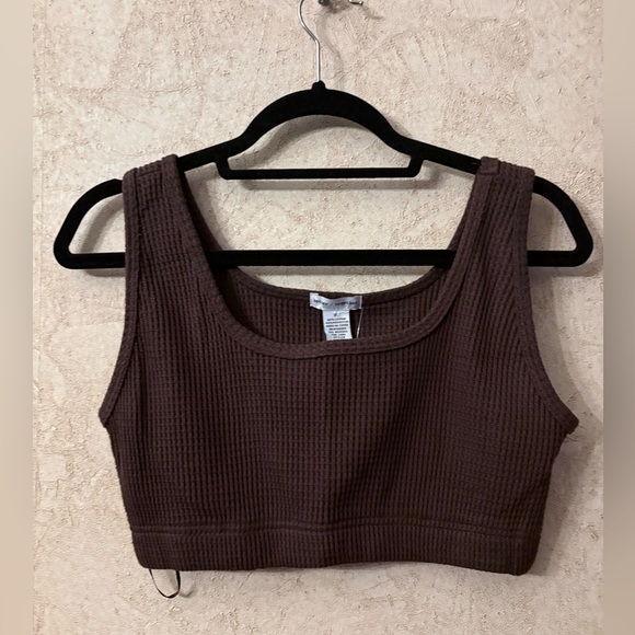 Better Together Brown Ribbed Crop Top(Pit to pit 15”
Length 12”) - Picture 1 of 3